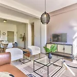 The Piazza 1 Bedroom Spacious Apartment With Study