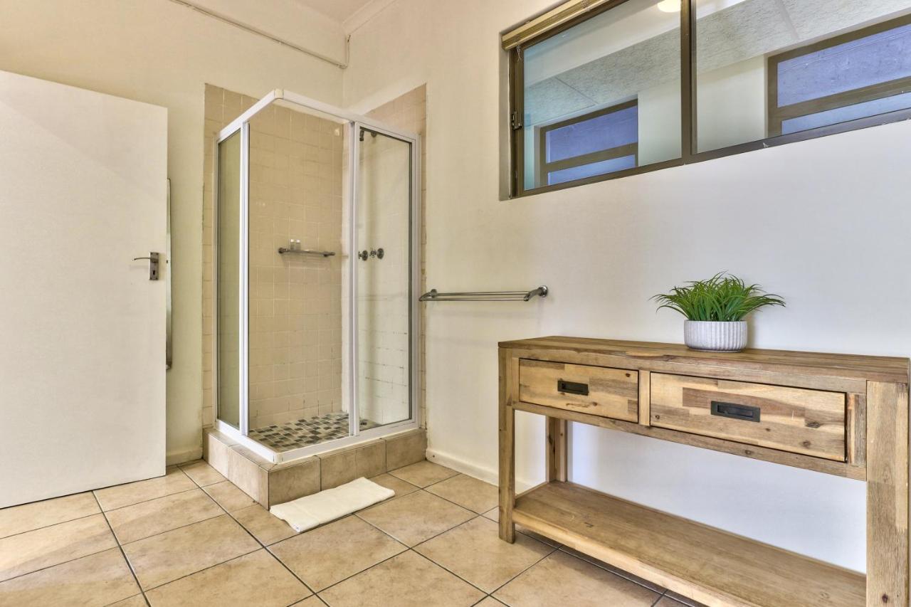 The Piazza 1 Bedroom Spacious With Study Apartment Cape Town