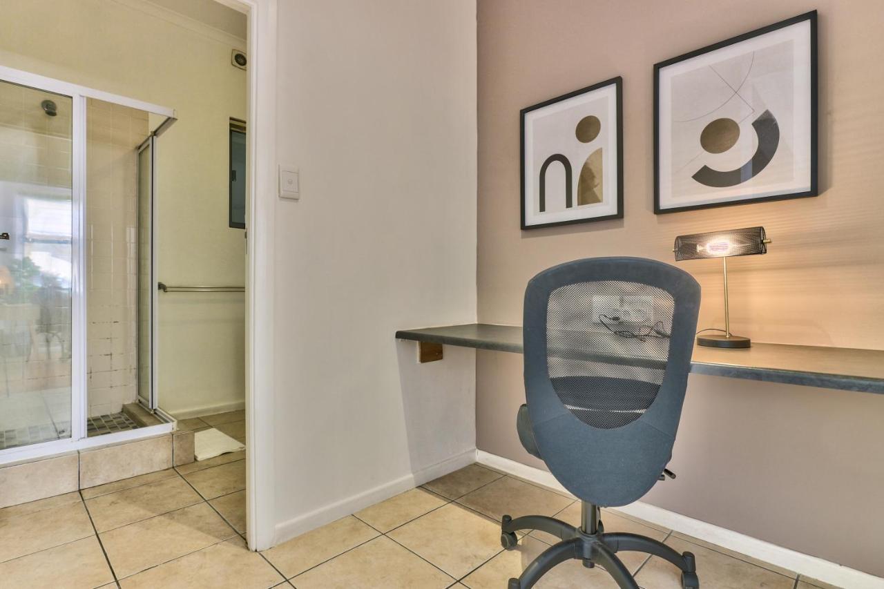 The Piazza 1 Bedroom Spacious With Study *