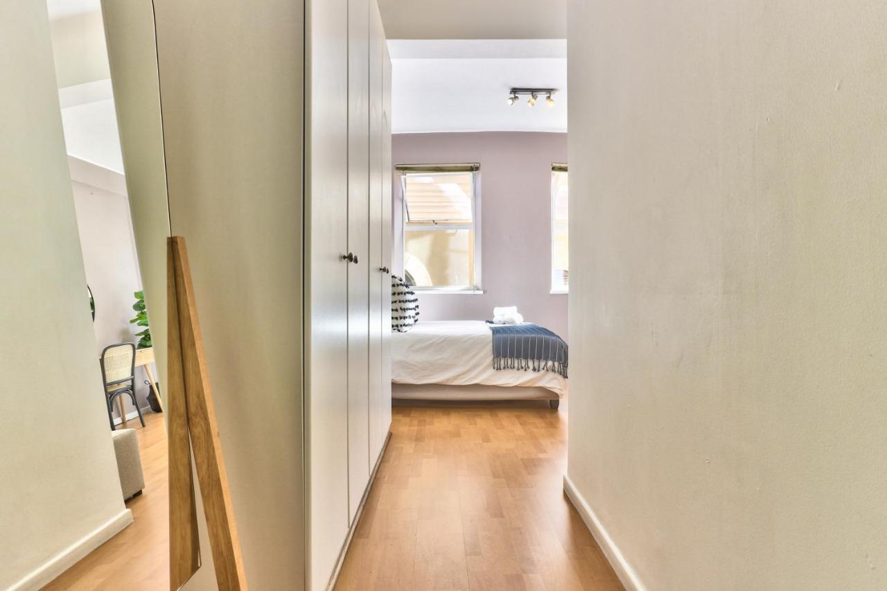 Apartment The Piazza 1 Bedroom Spacious With Study Cape Town
