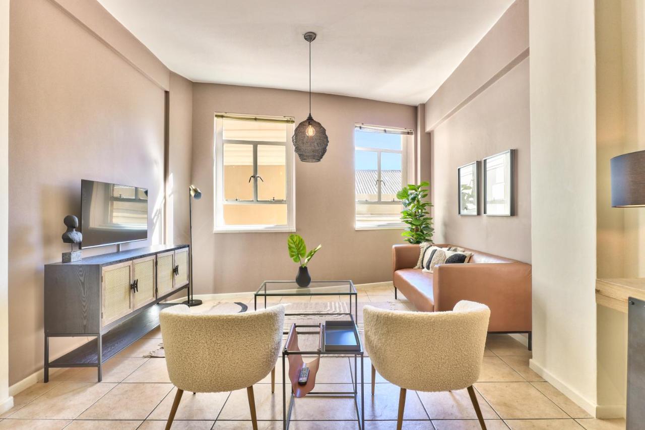 The Piazza 1 Bedroom Spacious With Study Apartment Cape Town
